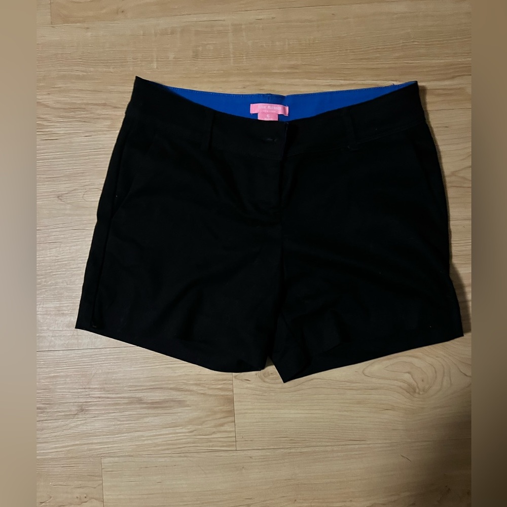 Woman’s size 6 Dress shorts.
